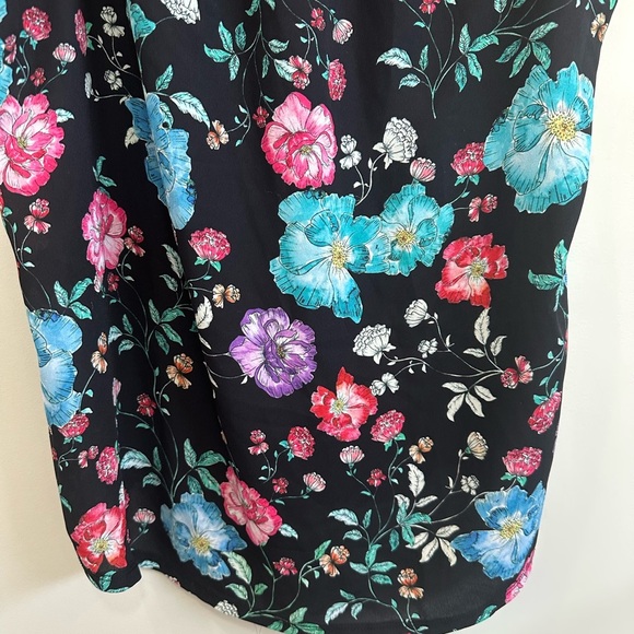 8/$20 Express Floral Sleeveless Top - Black with Multicolor Flowers Medium NWOT - Picture 2 of 8